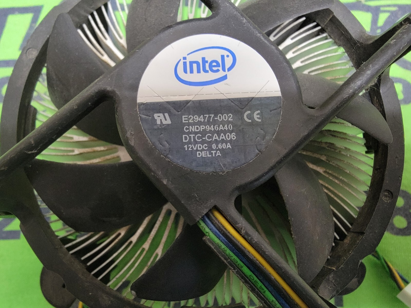 Intel E29477-002 Socket 1366 Copper Core/Aluminum Heat Sink w/4 Pin Connector