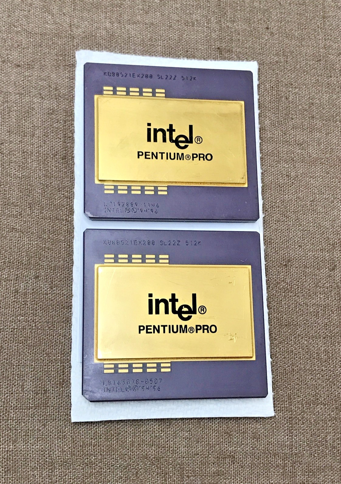 Vintage Lot of 2 Intel Pentium Pro Processors (KB80521EX200 SL22Z 512K) Gold