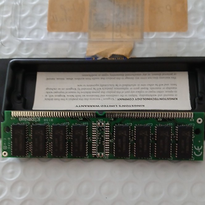 Kingston KTH-NPVEC/32 32MB 168-Pin DIMM EDO DRAM PC-75 Non-ECC Unbuffered