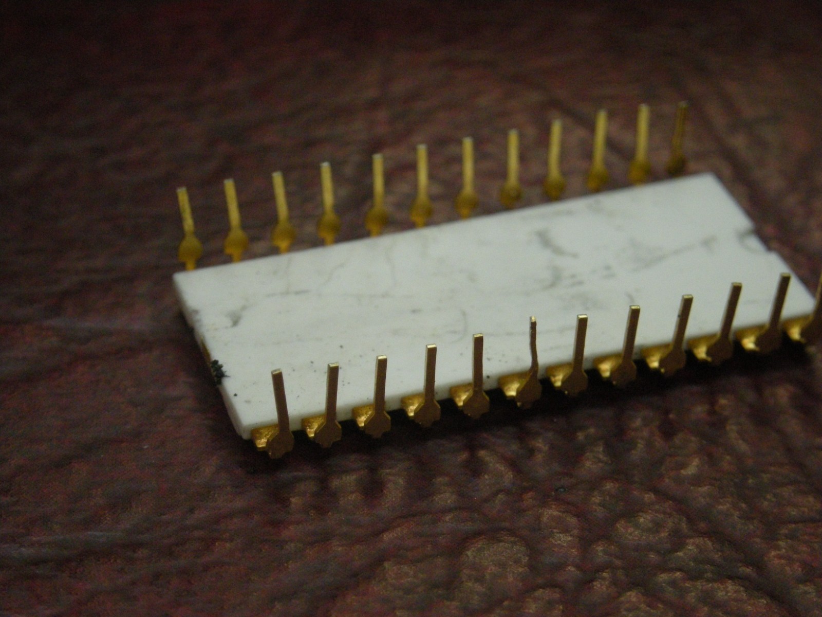 Vintage Intel C1702A EPROM Early 1970s, Gold Plated Pins, White Ceramic, Erased