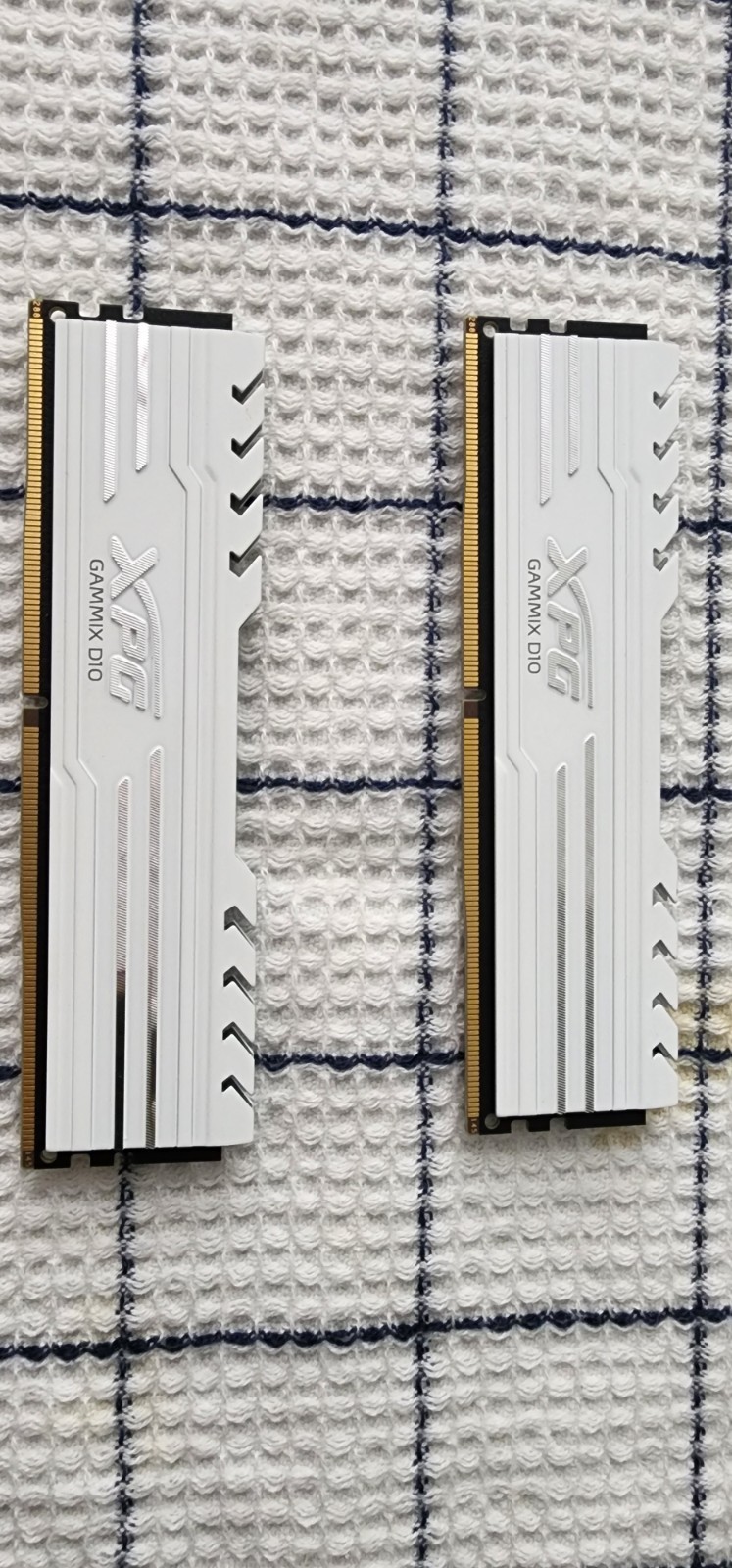 XPG GAMMIX D10 16GB (2x8GB) RAM DDR4 3000MHz AX4U300038G16A-BW10