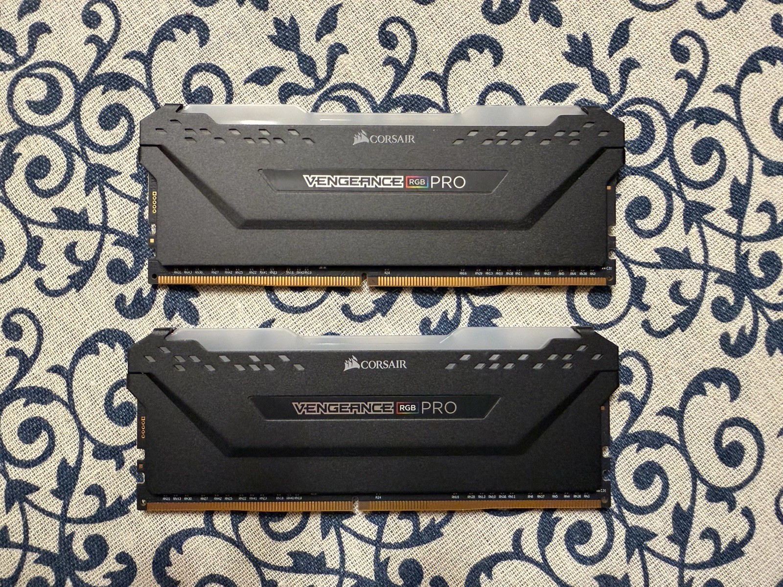 CORSAIR Vengeance RGB PRO 32GB (2x16GB) 3200MHz DDR4 RAM (CMW32GX4M2C3200C16)