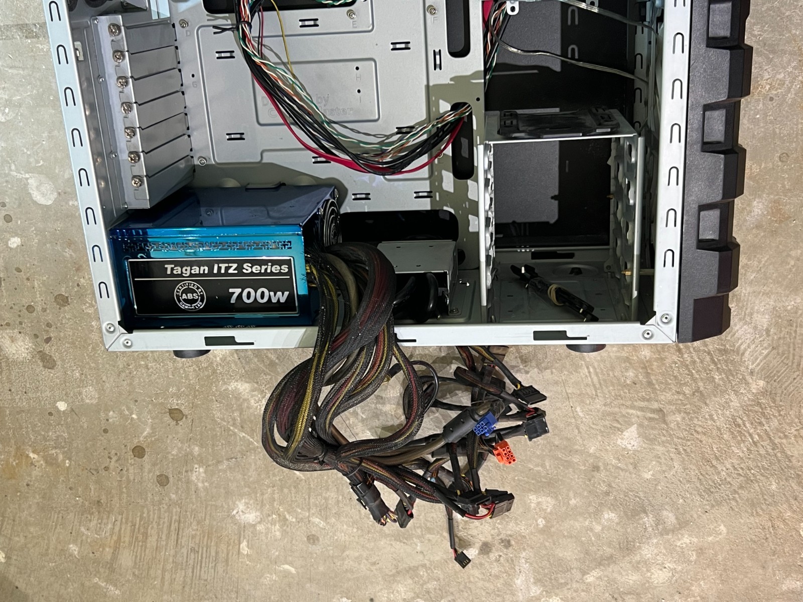 Cooler Master HAF 912 – Mid Tower Computer Case with a Tagan 700W Power Supply